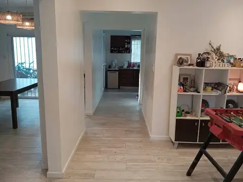VENTA CASA 4 ambientes - BECCAR - con JARDÍN Y PILETA