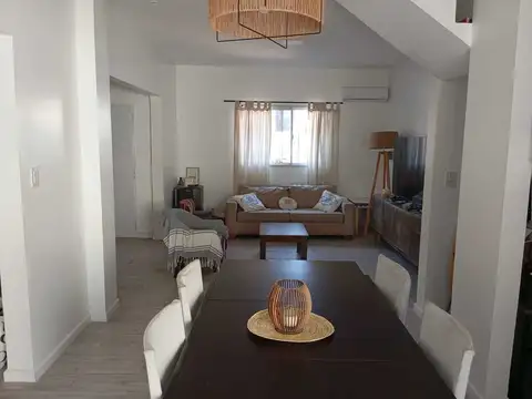 VENTA CASA 4 ambientes - BECCAR - con JARDÍN Y PILETA