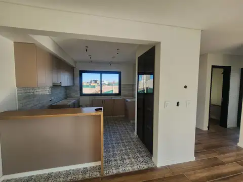 Casa 4 ambientes con 2 baños
