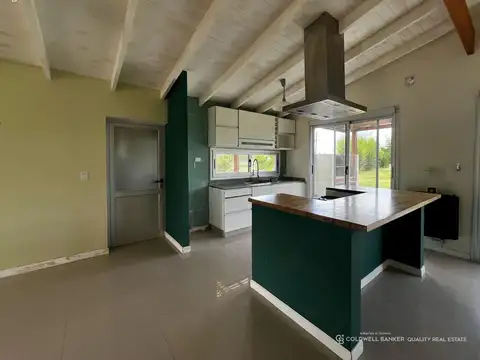 Casa 4 ambientes con 2 baños