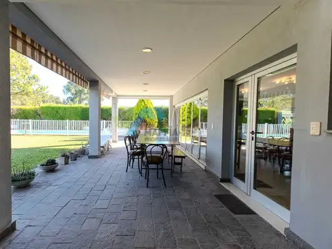 Casa en Venta en Pilar del Este - Los Jazmines, USD 430.000