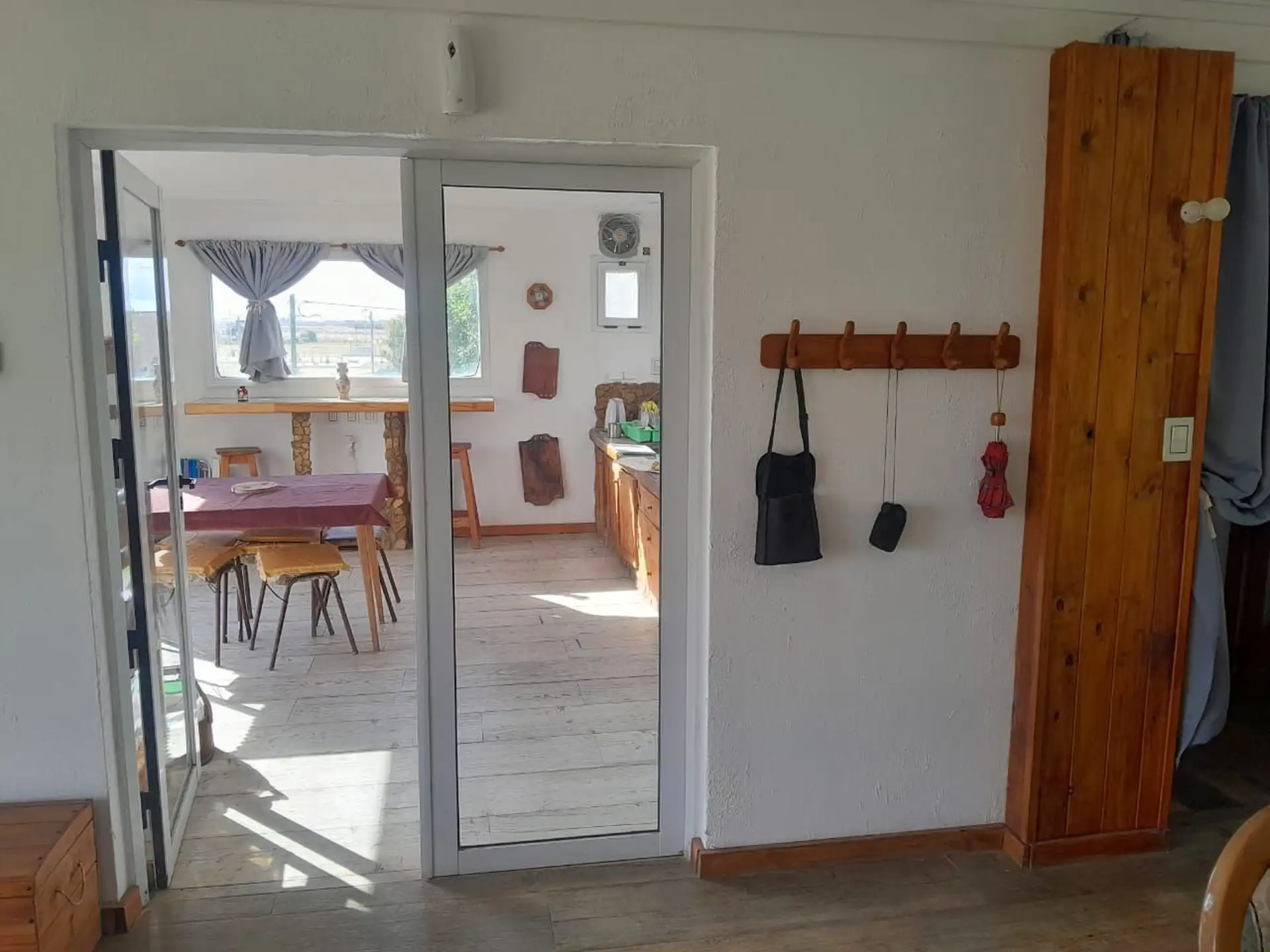 VENTA CASA DE 4 AMBIENTES DE POCOS AÑOS EN Mar de Cobo