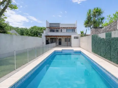 Casa  · En Venta · 5 Ambientes · Pileta, Jardin, Amplio y Luminoso · En Ituzaingo