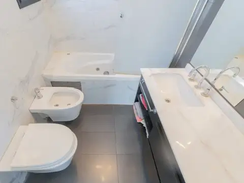 Casa  · En Venta · 5 Ambientes · Pileta, Jardin, Amplio y Luminoso · En Ituzaingo