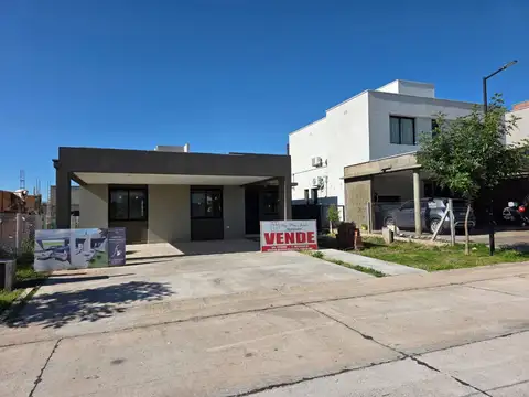 HERMOSA CASA A ESTRENAR - COUNTRY VIENTO SUR 