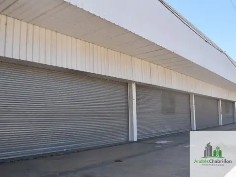 Amplio galpón en alquiler de 1.250 m² sobre avenida principal