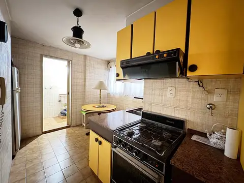 RETASADO  Venta de Departamento 4 Ambientes al FRENTE C/Balcon, APTO CREDITO en Caballito