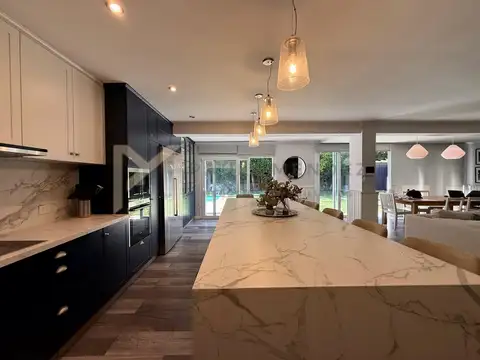 Casa 8 ambientes con 8 baños