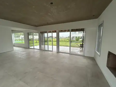 Casa 6 ambientes con 3 baños