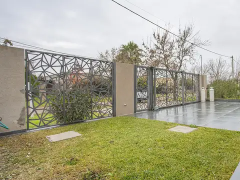 Casa 6 ambientes con 4 baños