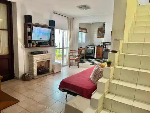 Depto Tipo Casa en Venta de 4 ambientes