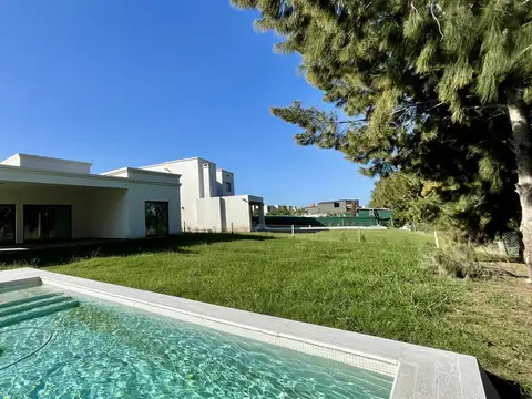 Casa en Venta en El Naudir - 6 ambientes - Piscina
