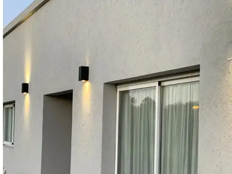 Hermosa Casa Amoblada Frente A Laguna En Canton Norte