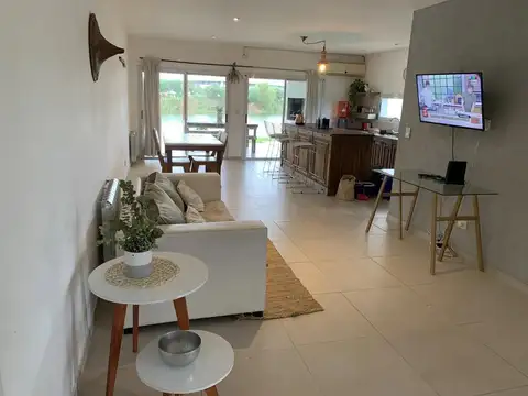 Casa 4 ambientes con 3 baños