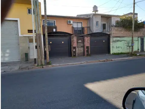 DUPLEX 3 AMB CON DOS PATIOS Y CUARTO GUARDA COSAS