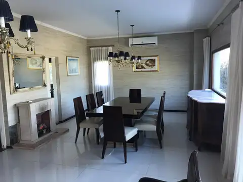 Casa en Venta con 5 cocheras