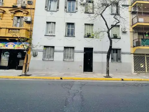 Venta PH monoambiente en San Cristóbal. Refaccionado a nuevo. Amueblado y equipado .
