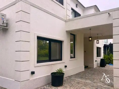 Casa 5 ambientes con 4 baños