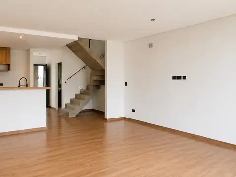 Casa en Alquiler en Pilar, USD 1.350