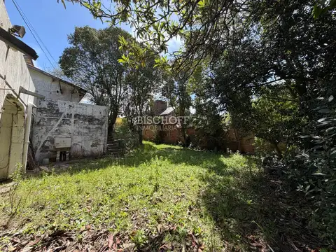 DOS CASAS A RECICLAR, EXCELENTE UBICACION