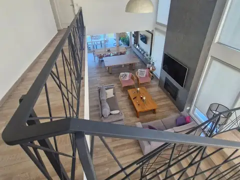 Casa en Venta con 4 cocheras