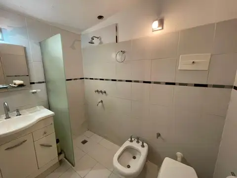 Casa 10 ambientes con 3 baños