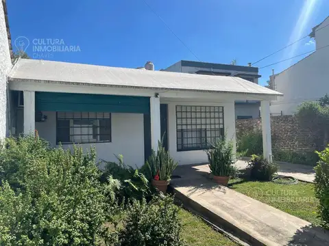 Casa 6 ambientes con 2 baños