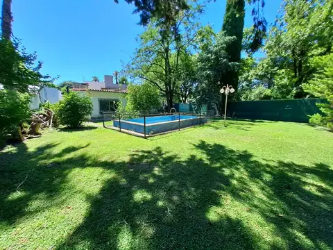 CASA VENTA 2 DORM CON PILETA Y TERRENO 620M2 FUNES