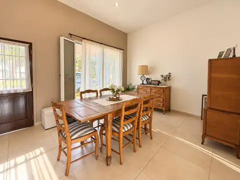 Casa 4 ambientes con 4 baños