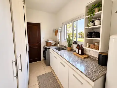 CASA EN VENTA EN WESTON BARRIO CERRADO  – 5 AMBIENTES