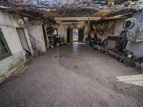 Casa en Venta con 4 cocheras