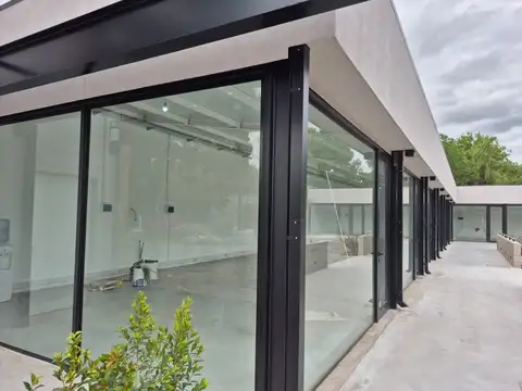 LOCALES  A ESTRENAR  EN PLAZA PUEBLO. PASEO COMERCIAL EN IBARLUCEA.