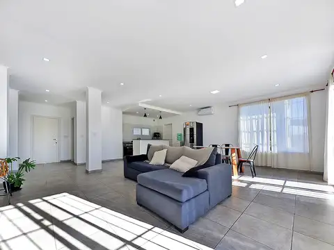 VENTA CASA NUEVA 4 AMB LUJAN HOSTERIA LOTE 1000 M