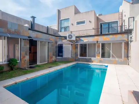 VENTA CASA 4 AMBIENTES OLIVOS CON PILETA