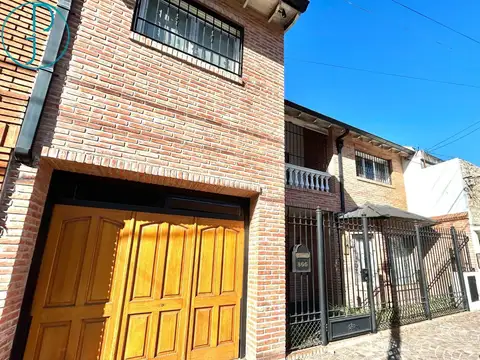 CASA TIPO CHALE 5 AMBIENTES CON JARDIN Y QUINCHO