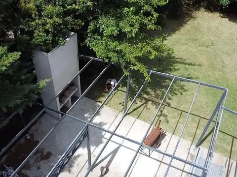 Terreno con mejoras a la venta en Parque Sakura