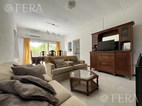 Casa 5 ambientes con 4 baños