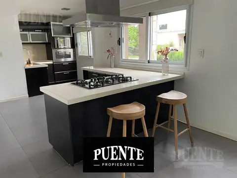 Casa en Campos De Echeverria venta con Renta