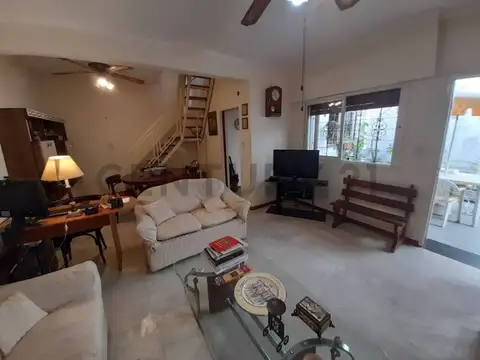 Venta de PH sin expensas (totalmente independiente) en dos plantas con local comercial sobre a...