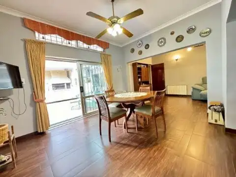 Casa en Venta con 3 cocheras