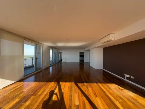 Departamento en Alquiler con 3 cocheras