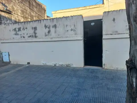 Venta de casa a refaccionar 