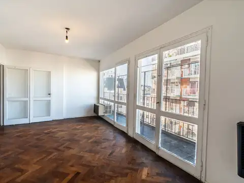 Venta departamento 3 ambientes/  balcón Montserrat