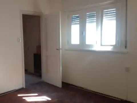 Amplia casa en ALQUILER