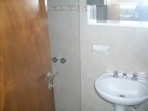 EXCELENTE DEPARTAMENTO CLÁSICO EN PLENO CENTRO DE LA CIUDAD