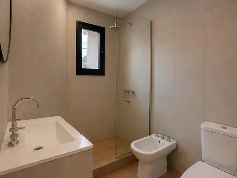 Casa en Alquiler con 4 cocheras