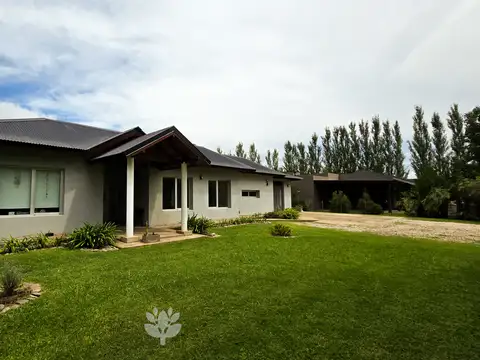 Casa en barrio cerrado Las Malvinas II, Brandsen – 280 m², 3 dorm., parque y parrilla.