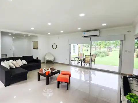 Casa 6 ambientes con 3 baños