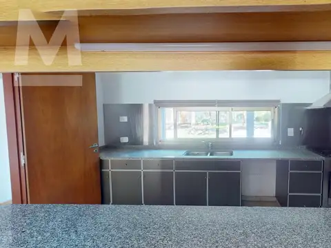 Casa 7 ambientes con 5 baños