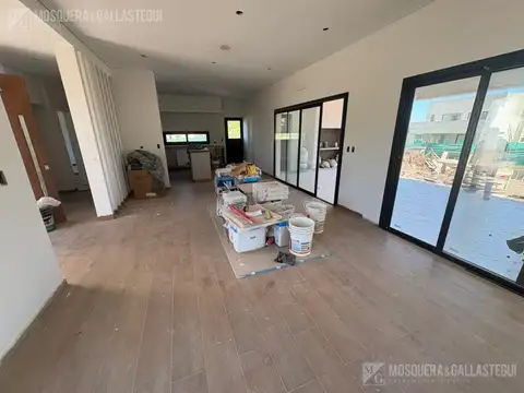 Casa en Venta en Pilar Del Este - Santa Sofia, USD 240.000